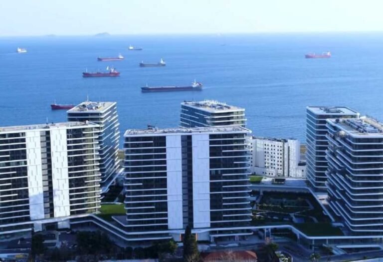 Seafront apartments in Istanbul
